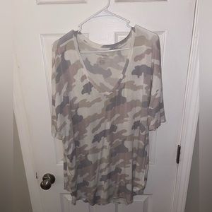 American Eagle camo soft and sexy v neck top size XL